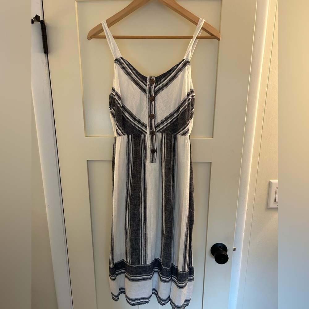 NWT universal threads knee length dress size small